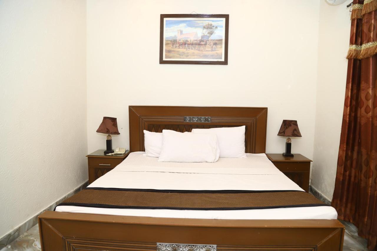 Hotel Green Fort Gulberg Лахор Екстер'єр фото