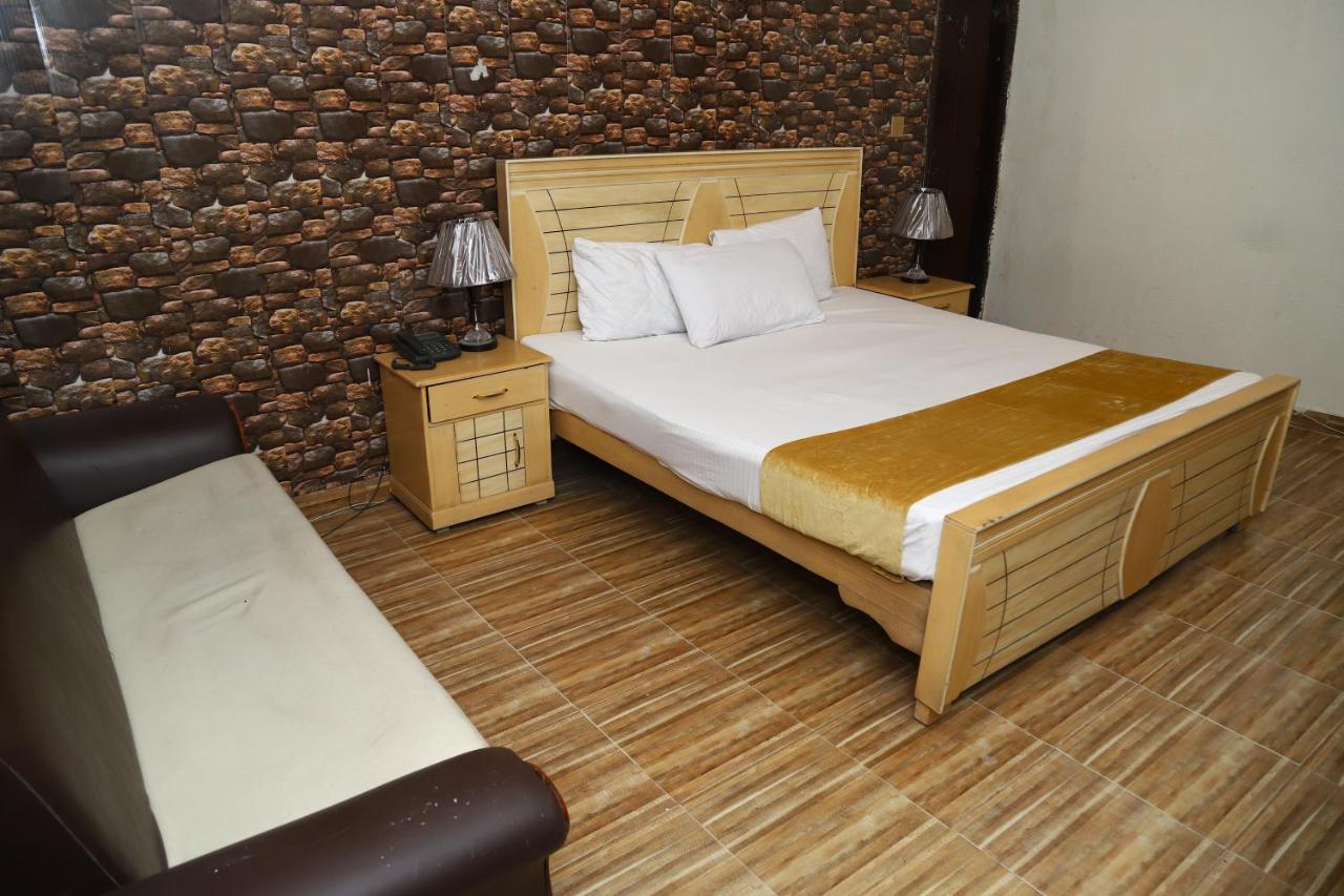 Hotel Green Fort Gulberg Лахор Екстер'єр фото