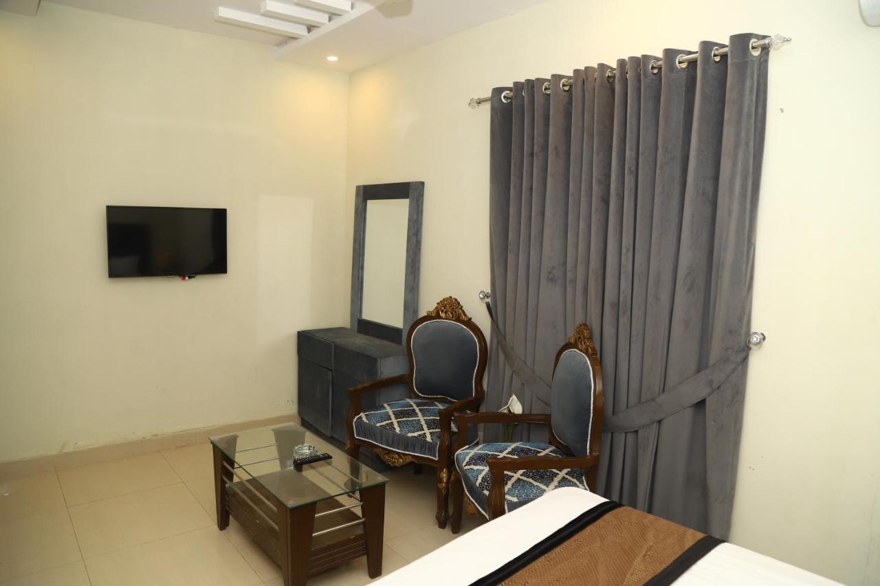 Hotel Green Fort Gulberg Лахор Екстер'єр фото