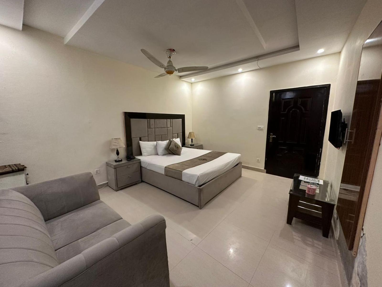 Hotel Green Fort Gulberg Лахор Екстер'єр фото