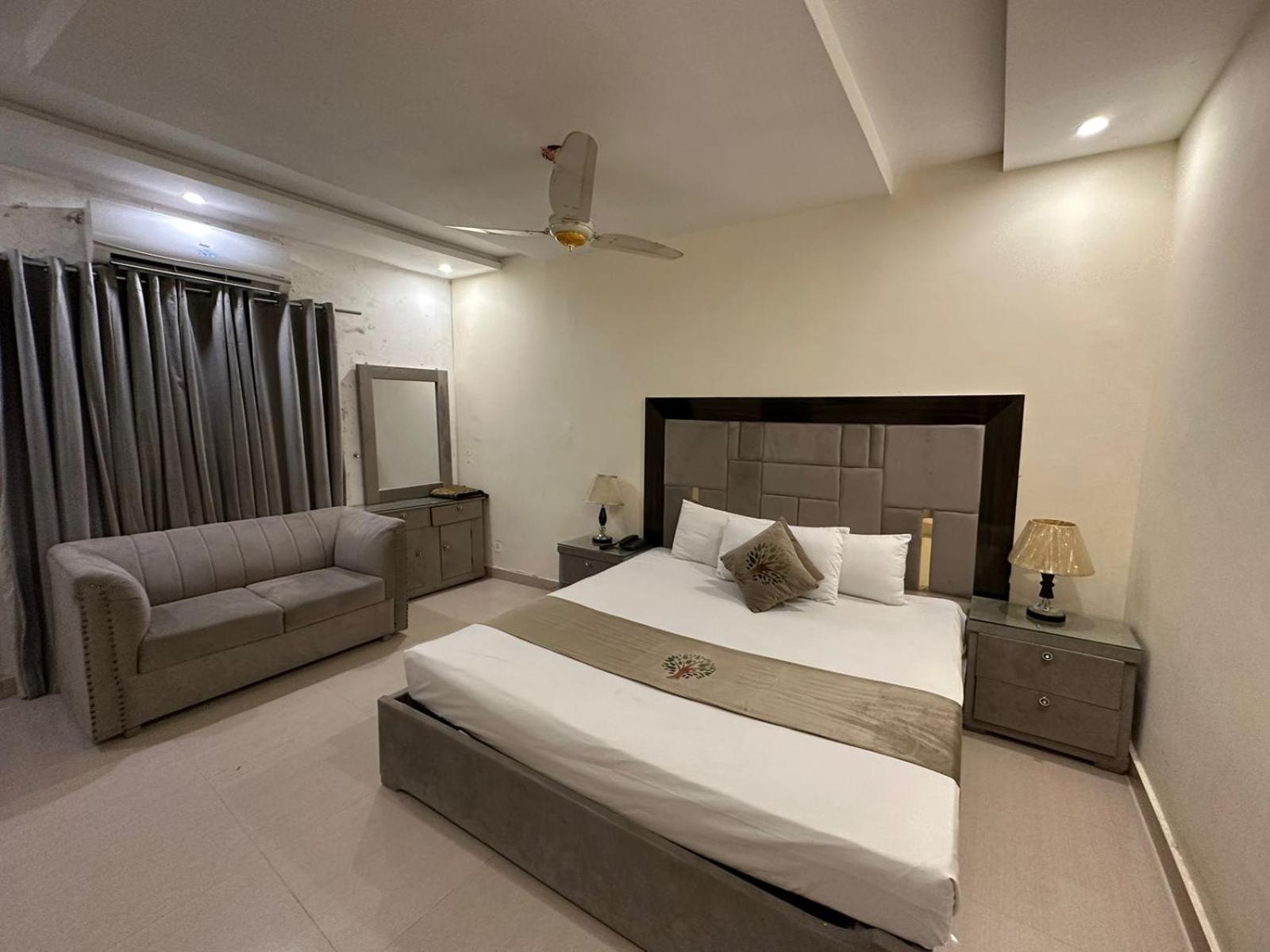 Hotel Green Fort Gulberg Лахор Екстер'єр фото