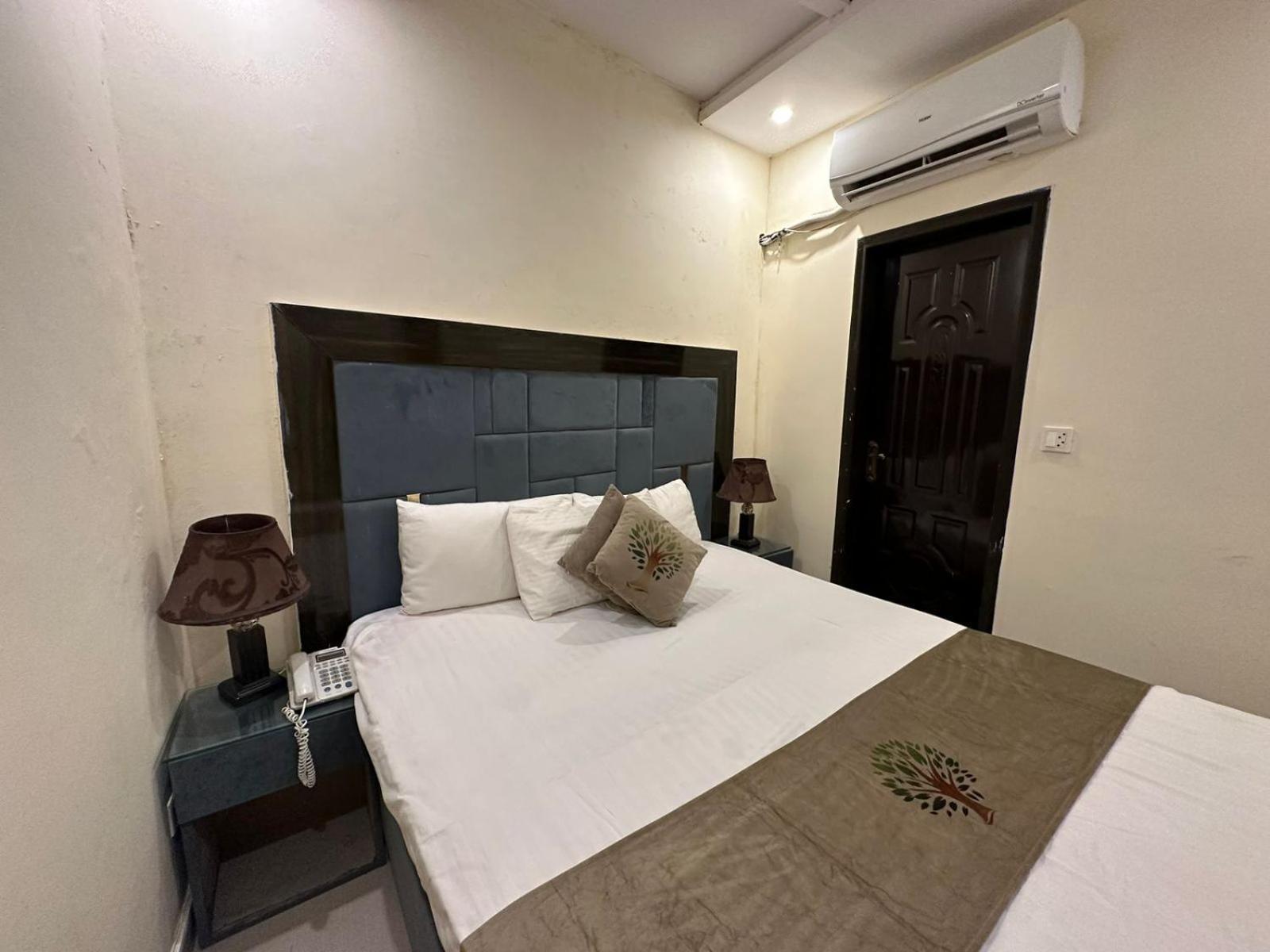 Hotel Green Fort Gulberg Лахор Екстер'єр фото