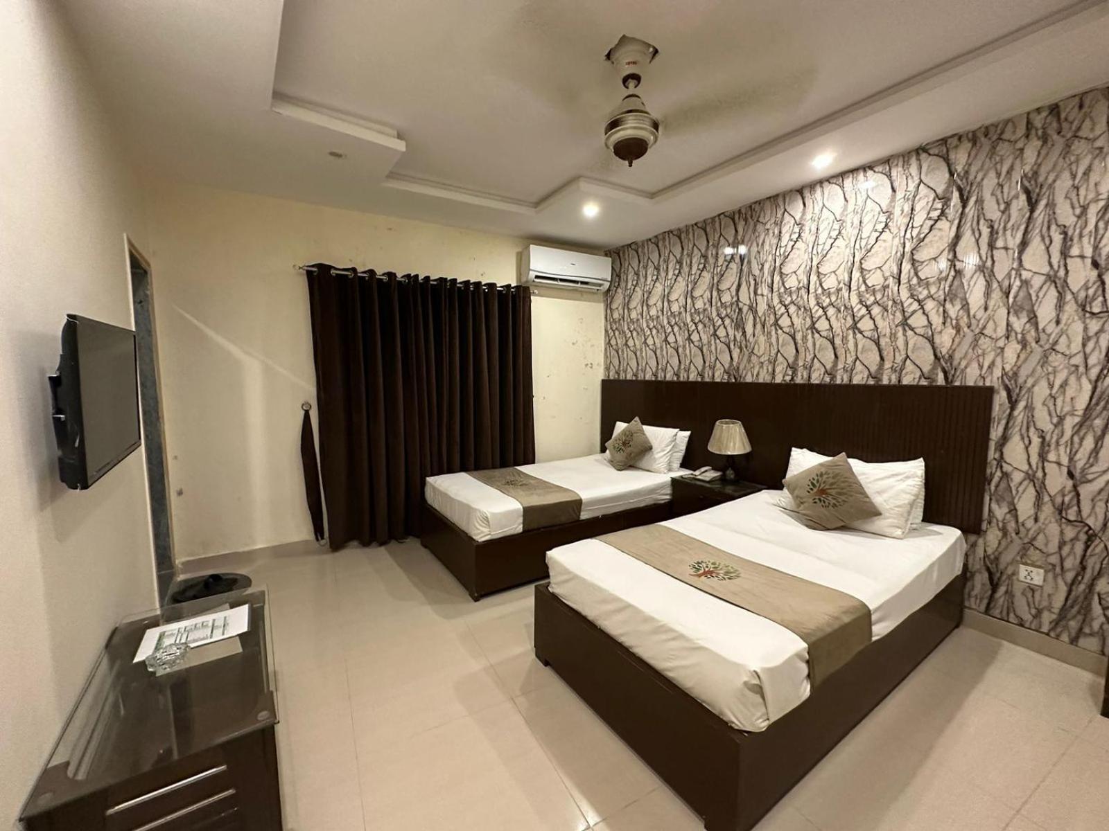 Hotel Green Fort Gulberg Лахор Екстер'єр фото
