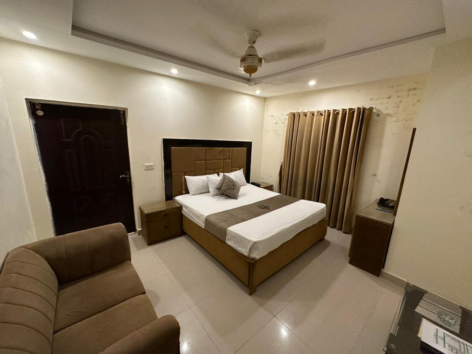 Hotel Green Fort Gulberg Лахор Екстер'єр фото