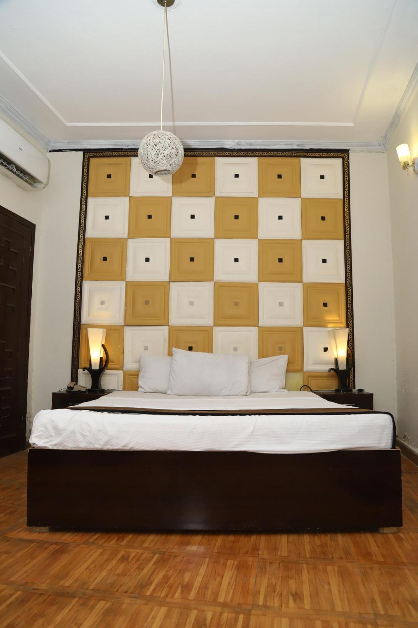 Hotel Green Fort Gulberg Лахор Екстер'єр фото