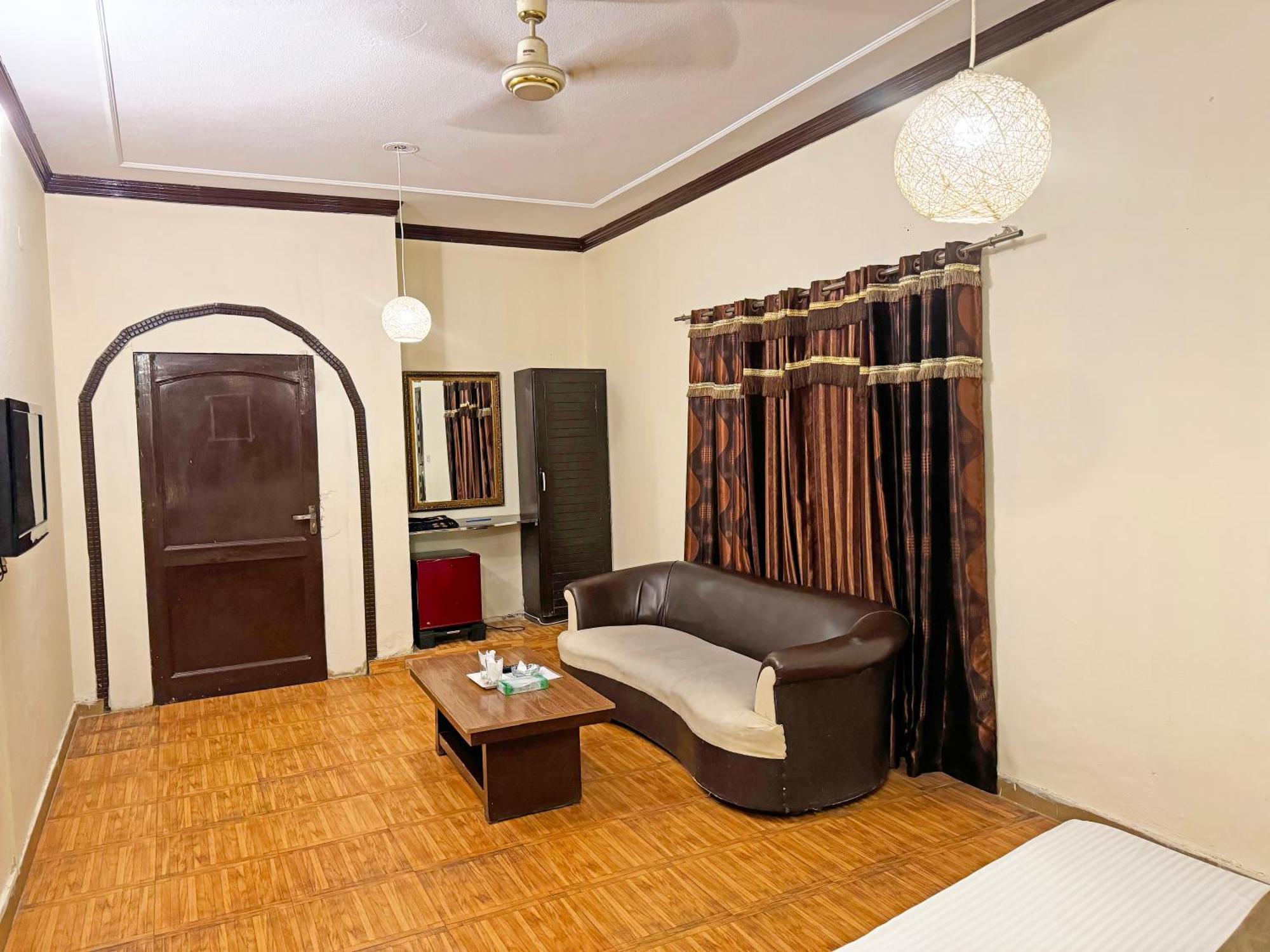 Hotel Green Fort Gulberg Лахор Екстер'єр фото