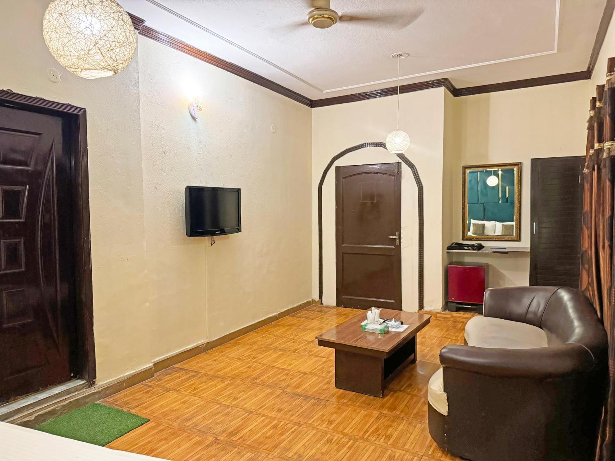 Hotel Green Fort Gulberg Лахор Екстер'єр фото