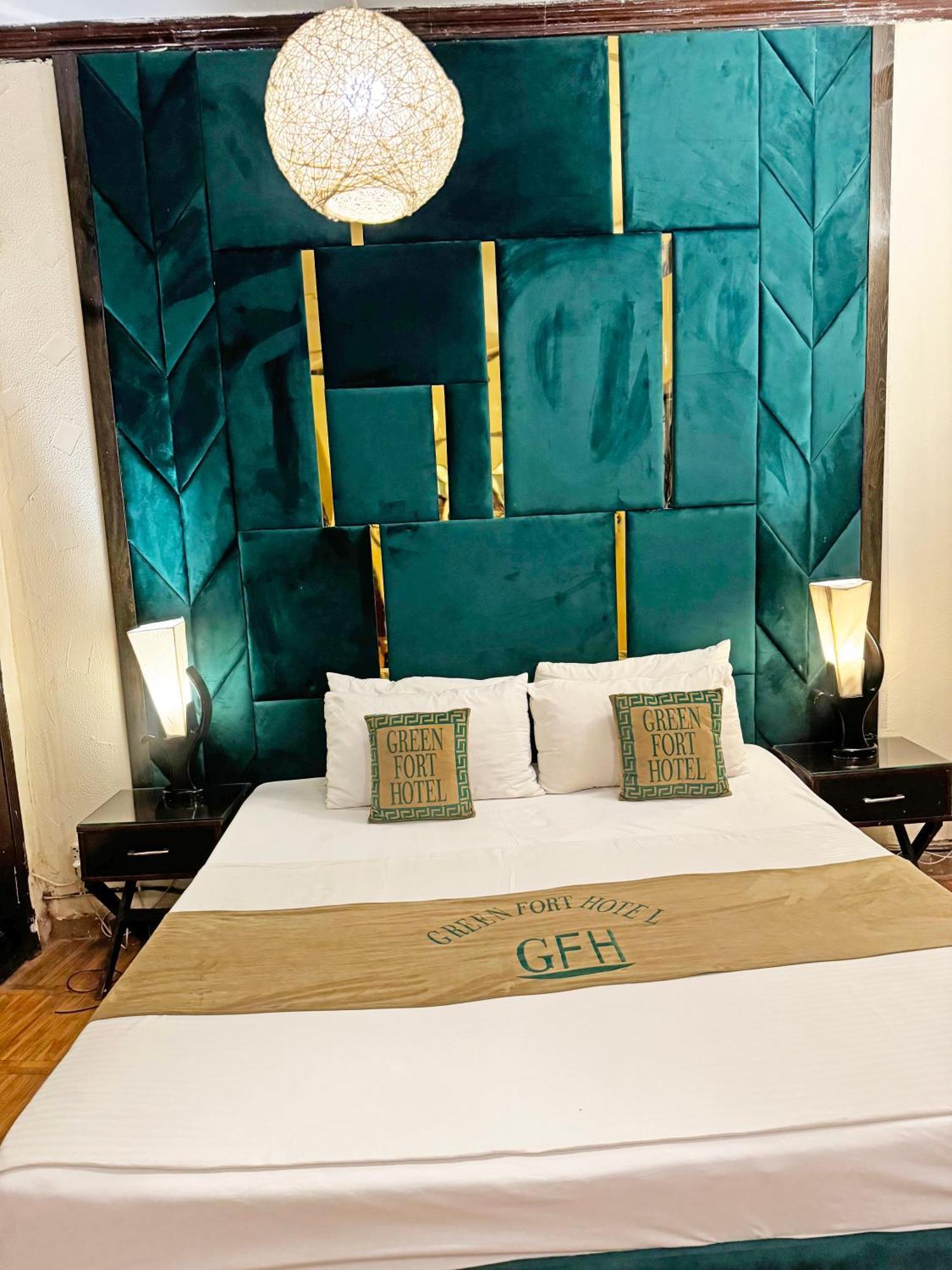 Hotel Green Fort Gulberg Лахор Екстер'єр фото