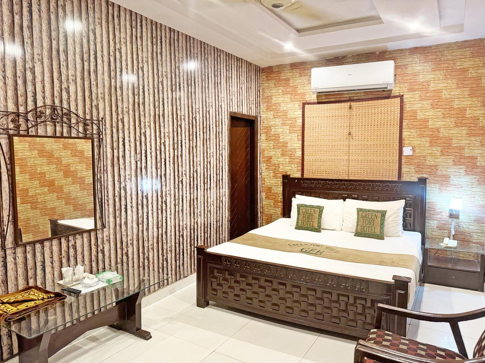 Hotel Green Fort Gulberg Лахор Екстер'єр фото