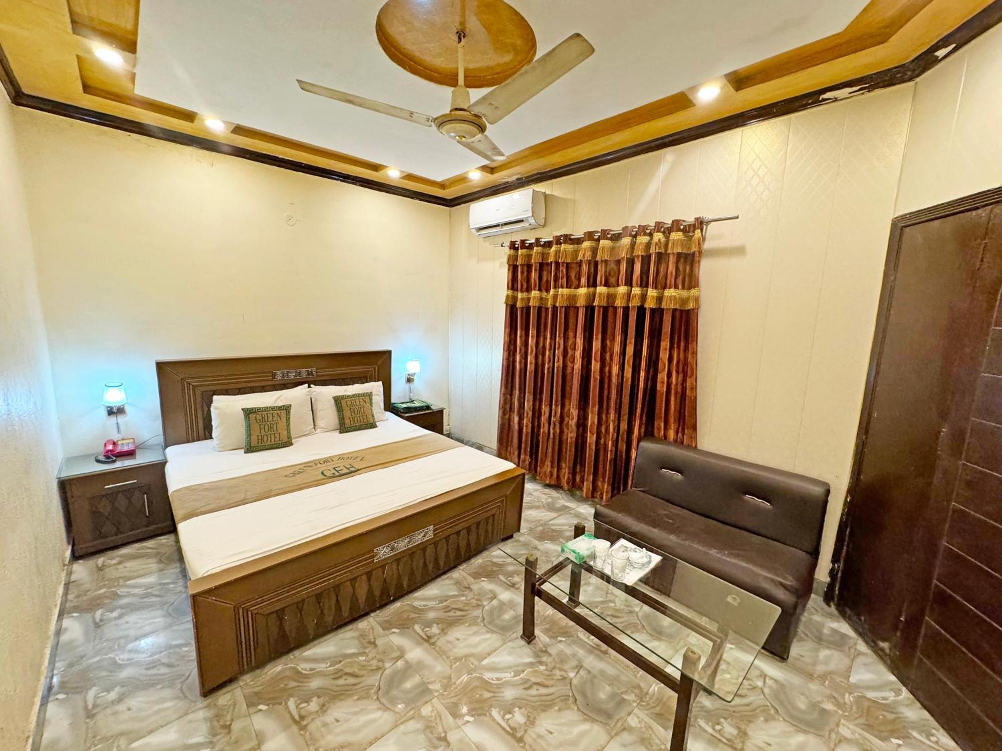 Hotel Green Fort Gulberg Лахор Екстер'єр фото