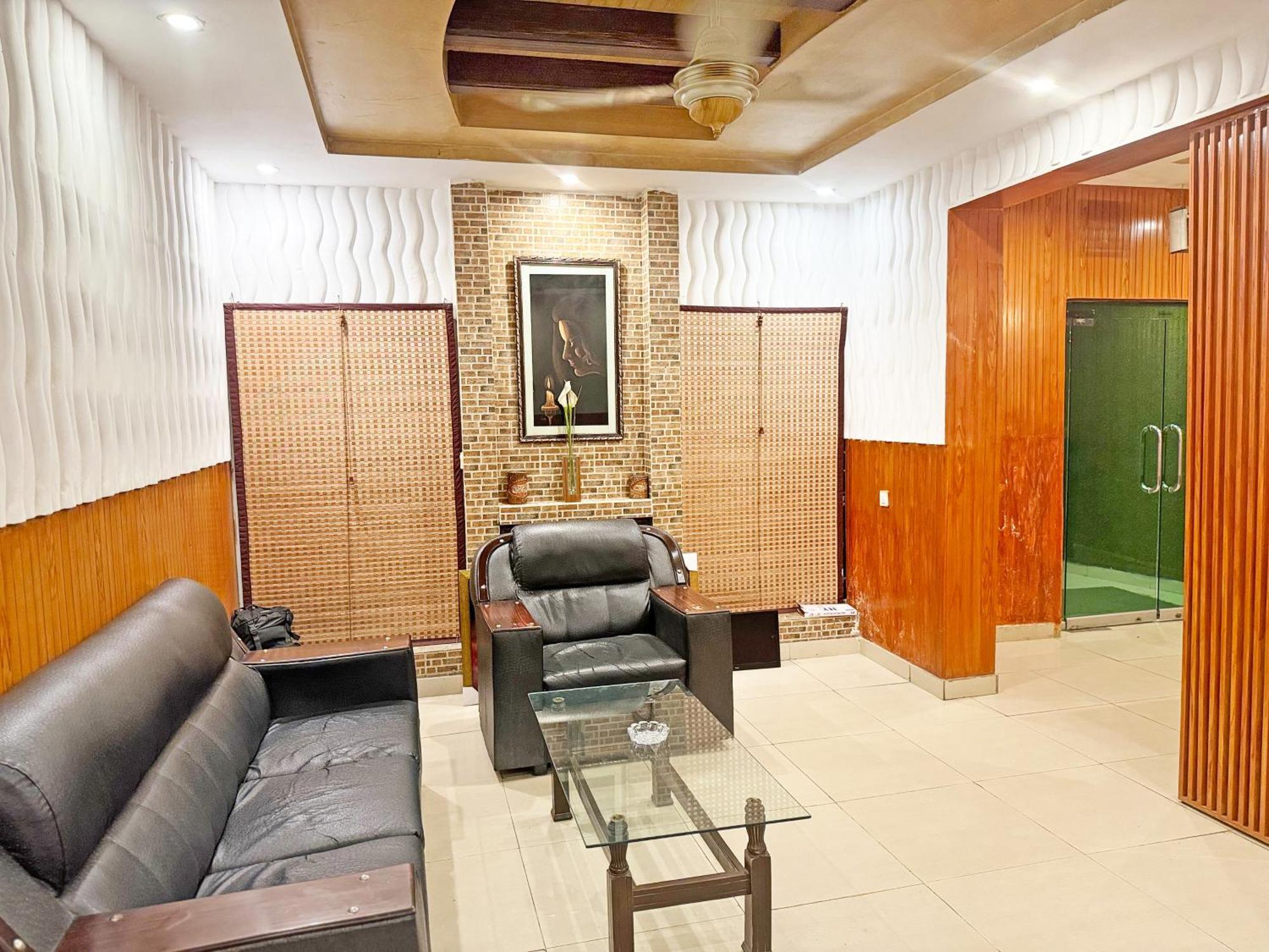 Hotel Green Fort Gulberg Лахор Екстер'єр фото