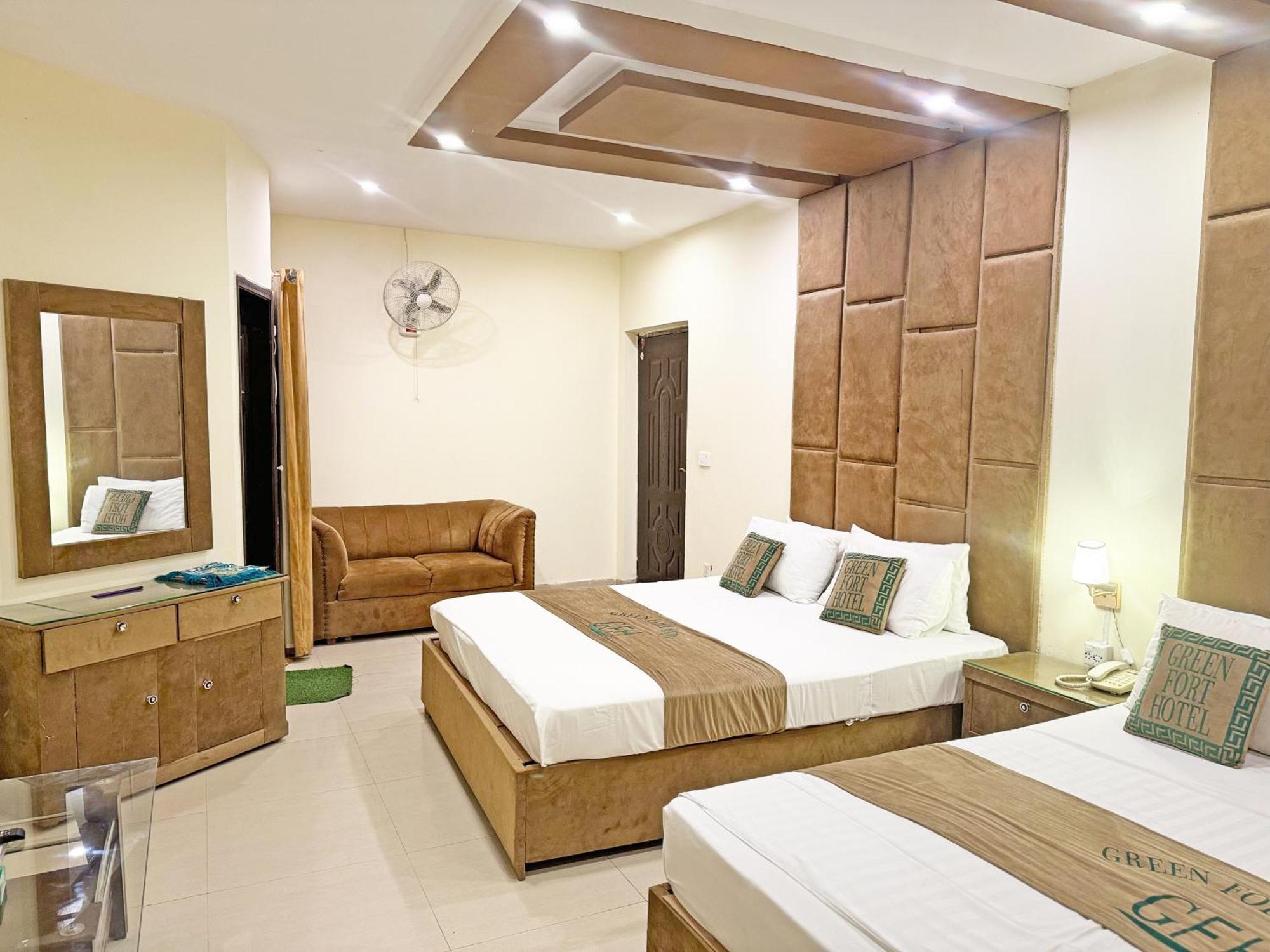 Hotel Green Fort Gulberg Лахор Екстер'єр фото