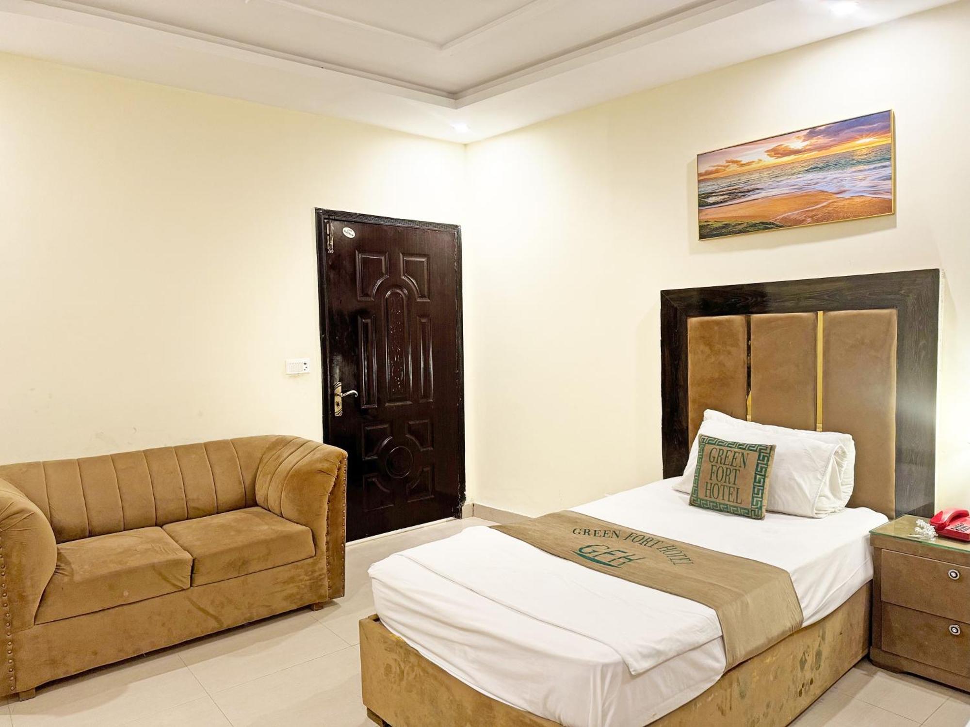 Hotel Green Fort Gulberg Лахор Екстер'єр фото