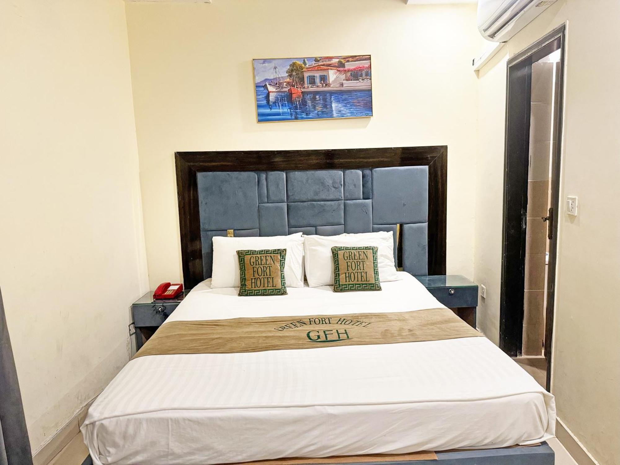 Hotel Green Fort Gulberg Лахор Екстер'єр фото
