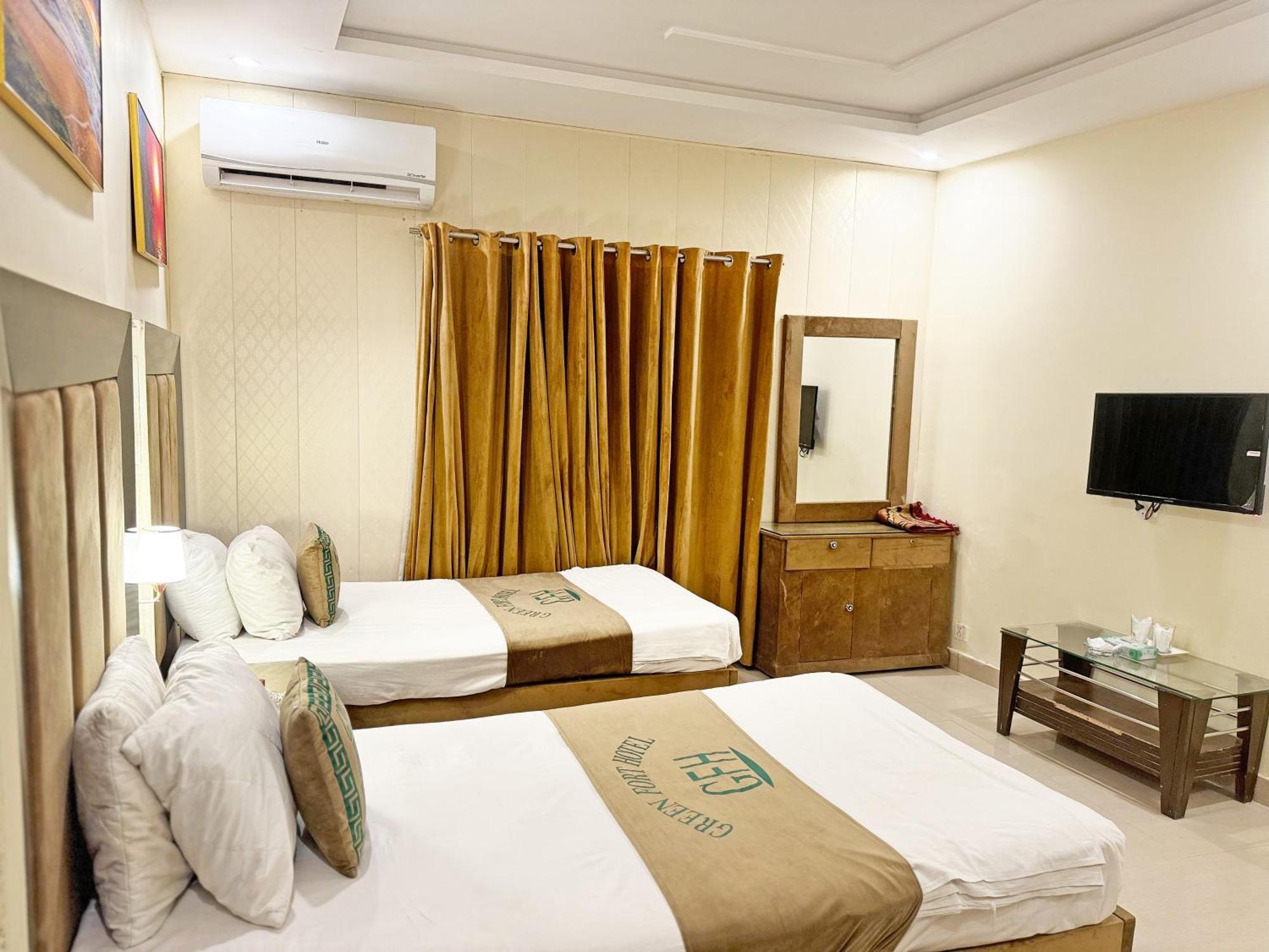 Hotel Green Fort Gulberg Лахор Екстер'єр фото