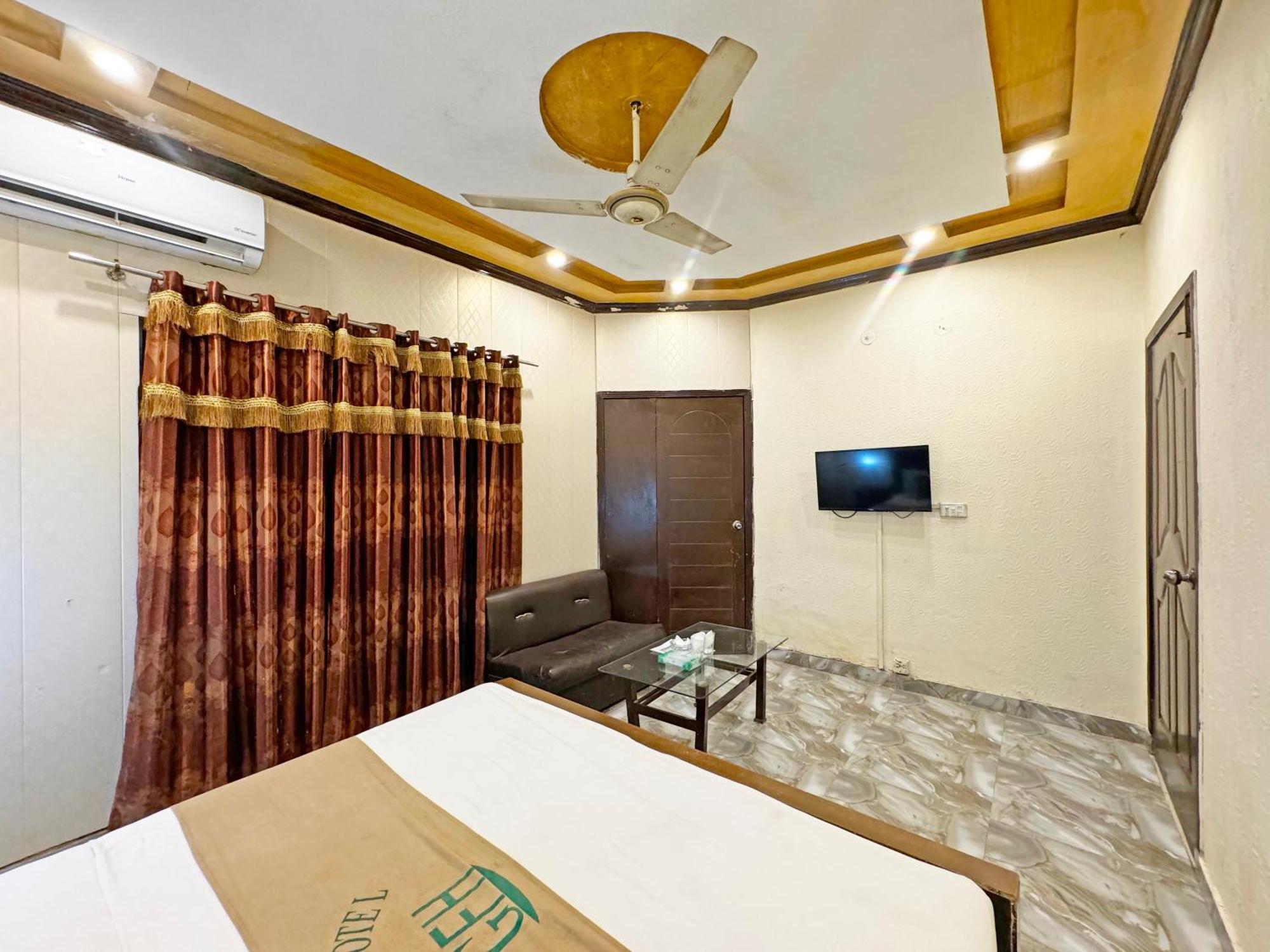 Hotel Green Fort Gulberg Лахор Екстер'єр фото