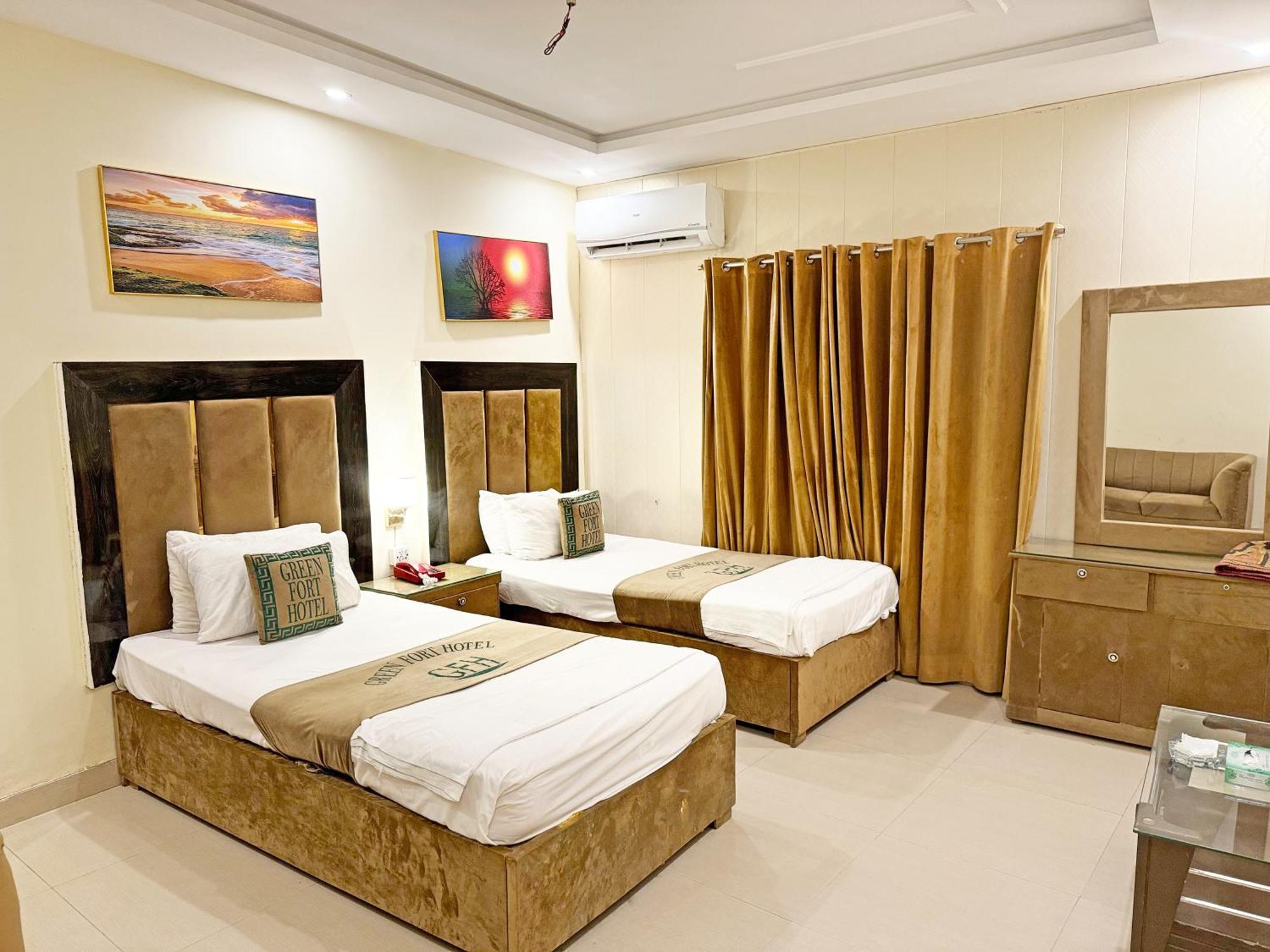 Hotel Green Fort Gulberg Лахор Екстер'єр фото