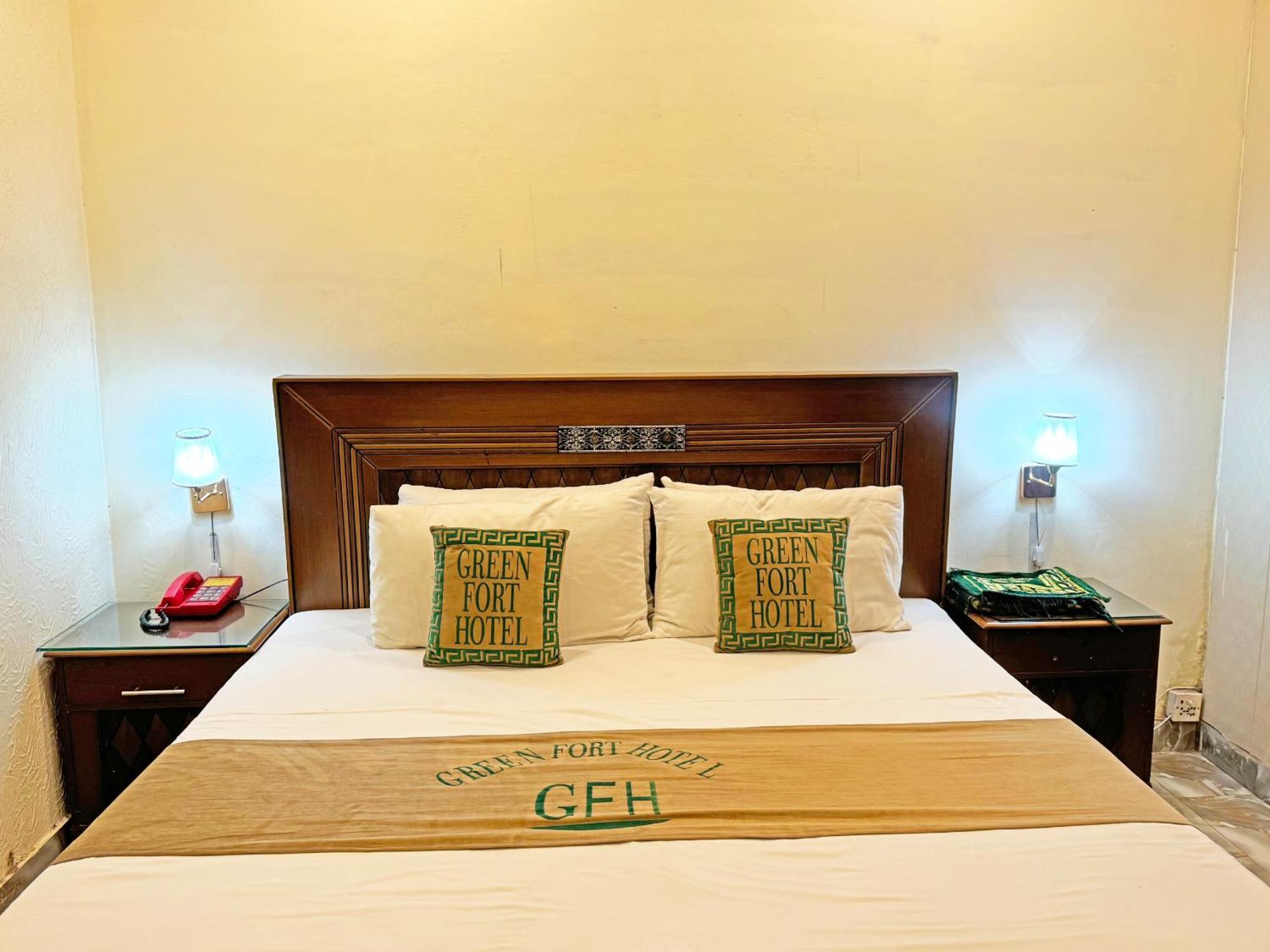 Hotel Green Fort Gulberg Лахор Екстер'єр фото