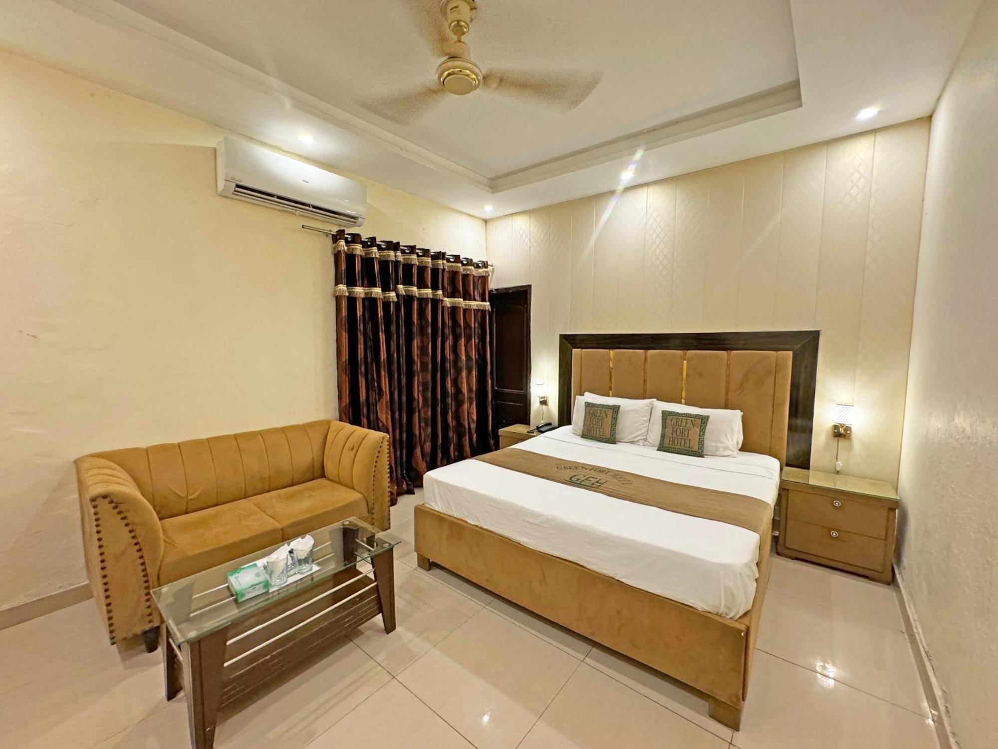 Hotel Green Fort Gulberg Лахор Екстер'єр фото
