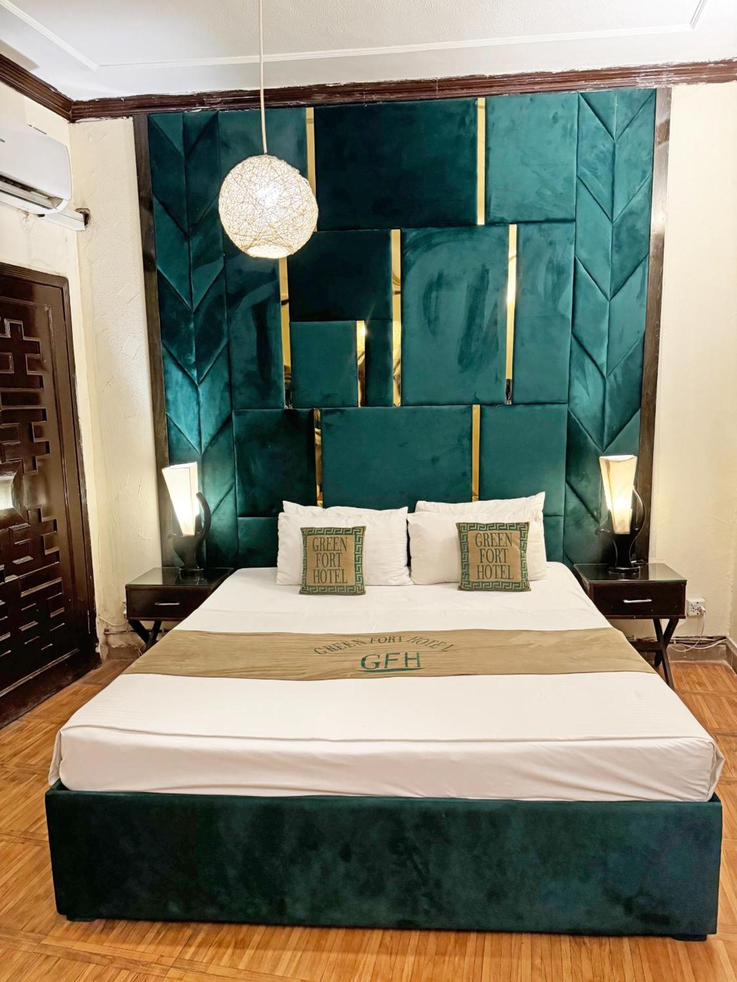 Hotel Green Fort Gulberg Лахор Екстер'єр фото